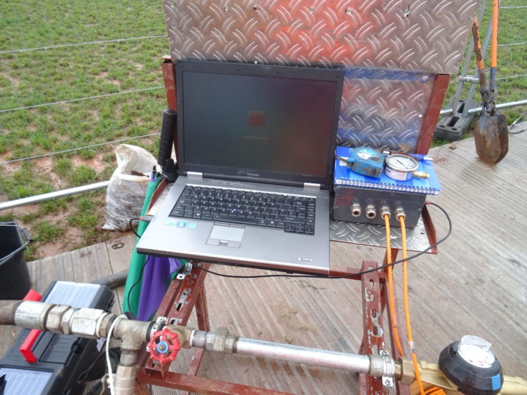 Packer test with VWP-3000 piezometers and Linx logger connected to laptop on site