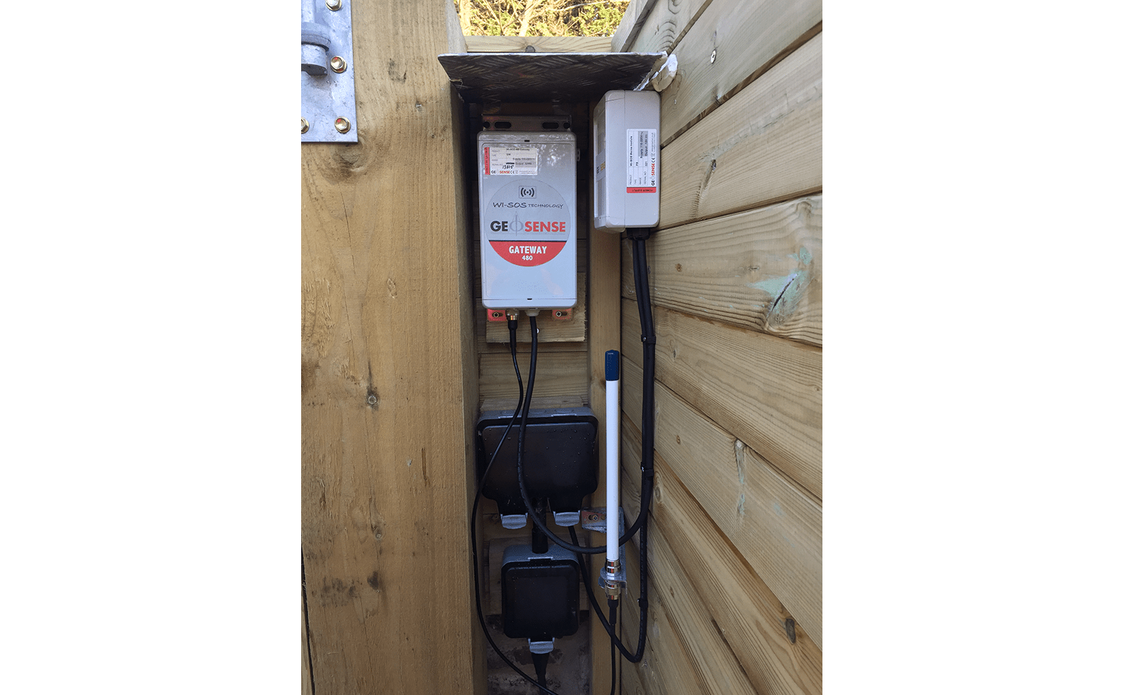 WI-SOS 480 Gateway mounted on wooden pole