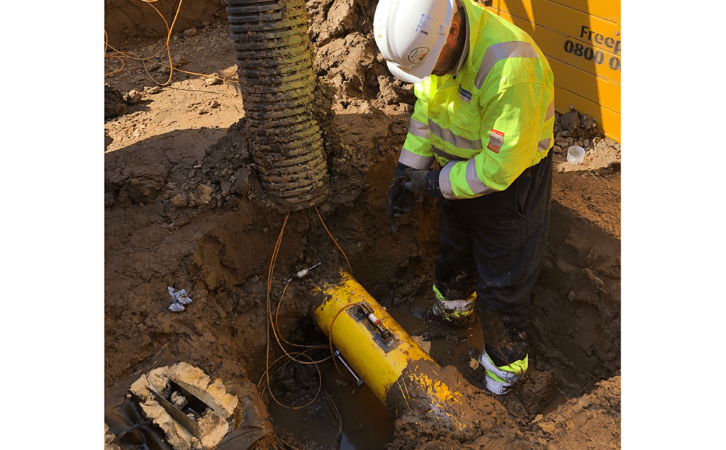 Engineer bonding VWS- Spot Weldable strain gauge on gas pipeline