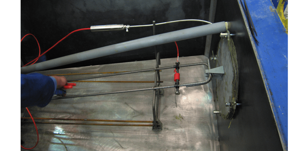 Fixing VWS-2100 strain gauges into concrete segment mould