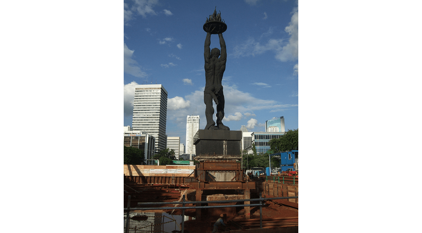 Pemuda Membangun (pizza man) statue in middle of metro construction in Jakarta